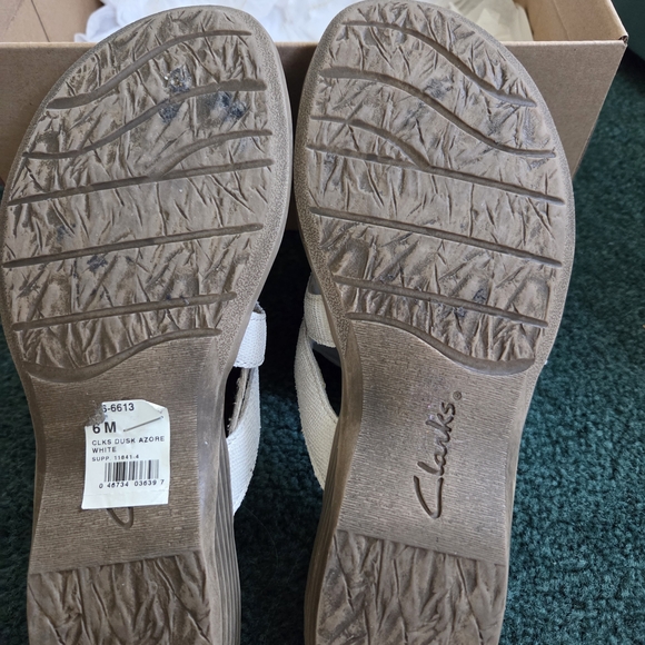 Clarks Silver Sandals with Ruffled Design - Picture 2 of 4